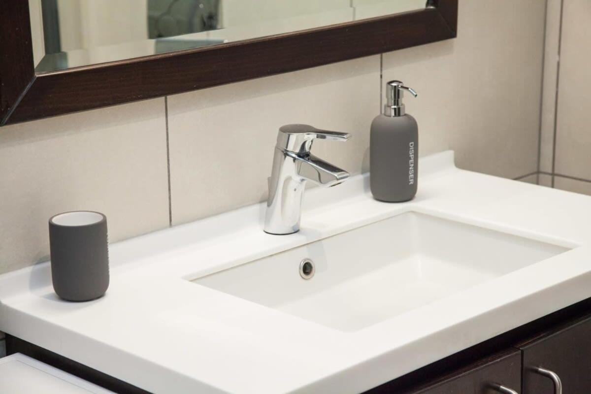 Elegant Urban Escape 1 Bd Apt In Kolonaki Apartment Athens Luaran gambar
